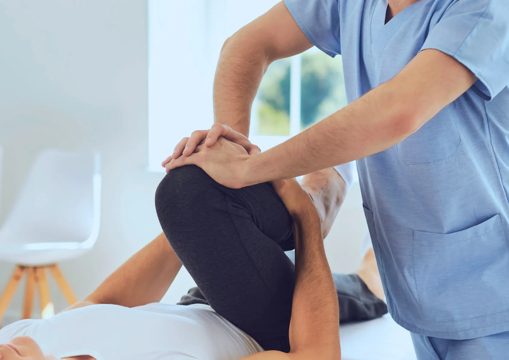 ストレッチや身体の状態確認の様子